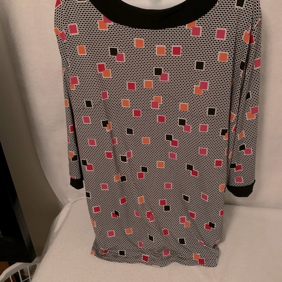 A blouse - Picture 2 of 3